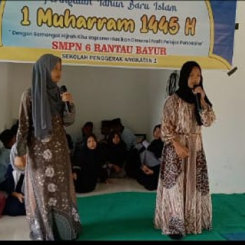 KEGIATAN 1 MUHARAM 1445 H DI SMPN 6 RANTAU BAYUR PADA TANGGA